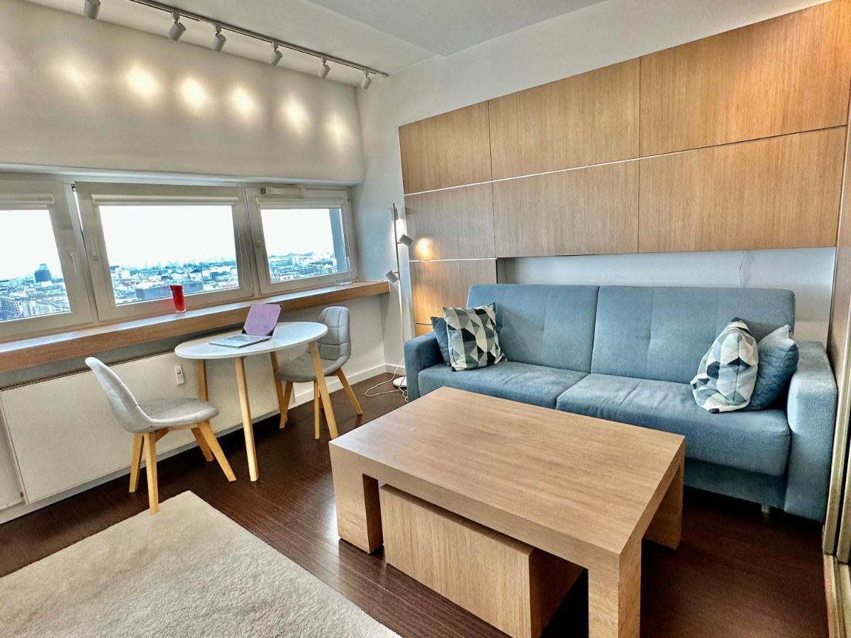 TOP metro x2 fast WiFi 400 Mbs 70’TV Netflix HBO Max AppleTV+ Disney+ Varsovia Exterior foto
