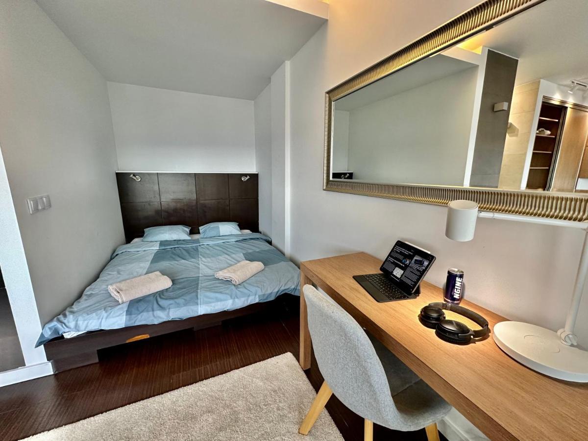 TOP metro x2 fast WiFi 400 Mbs 70’TV Netflix HBO Max AppleTV+ Disney+ Varsovia Exterior foto