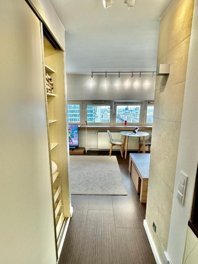 TOP metro x2 fast WiFi 400 Mbs 70’TV Netflix HBO Max AppleTV+ Disney+ Varsovia Exterior foto