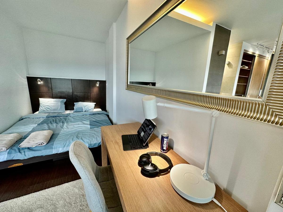 TOP metro x2 fast WiFi 400 Mbs 70’TV Netflix HBO Max AppleTV+ Disney+ Varsovia Exterior foto