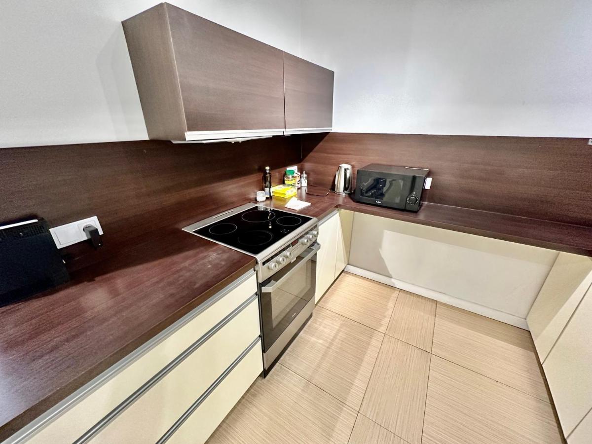 TOP metro x2 fast WiFi 400 Mbs 70’TV Netflix HBO Max AppleTV+ Disney+ Varsovia Exterior foto
