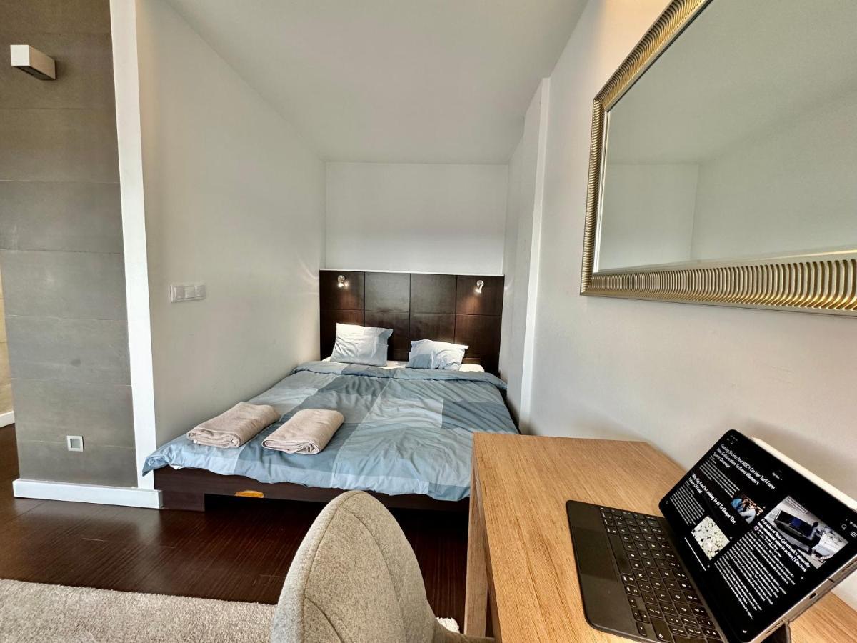 TOP metro x2 fast WiFi 400 Mbs 70’TV Netflix HBO Max AppleTV+ Disney+ Varsovia Exterior foto